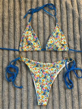 Bright swimwear bikini set